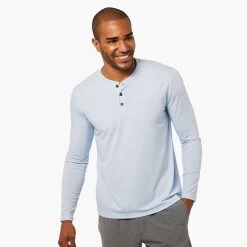 The SeaBreeze Henley | Blue Glow -Clothing Store SS22008 SP22 instudio photo Look01 HBR22 459 072 f15903ff 978a 414a be2c 38f094bc3cca